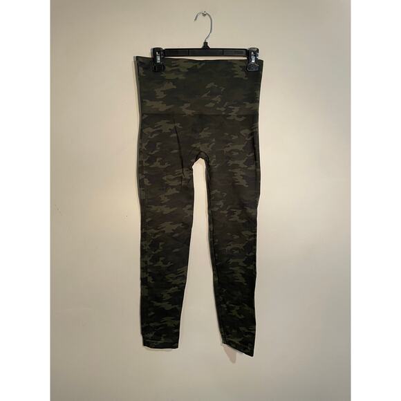 Spanx Look At Me Now Seamless Leggings‎ in Green Camo Size XL - Picture 1 of 9
